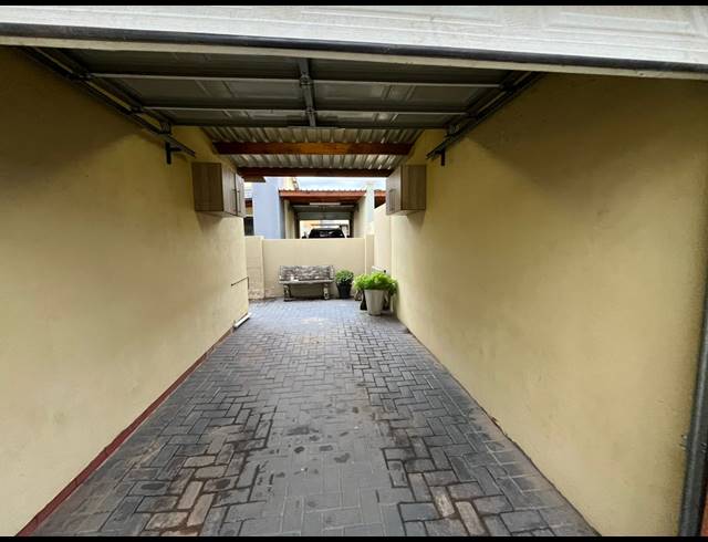 3 BEDROOM TOWNHOUSE FOR SALE IN WATERVAL EAST